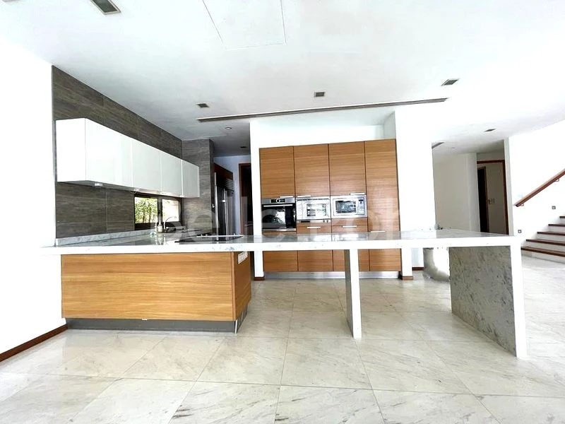 7 Bed Bungalow (Landed) for Rent in Paradise Island - Image 2