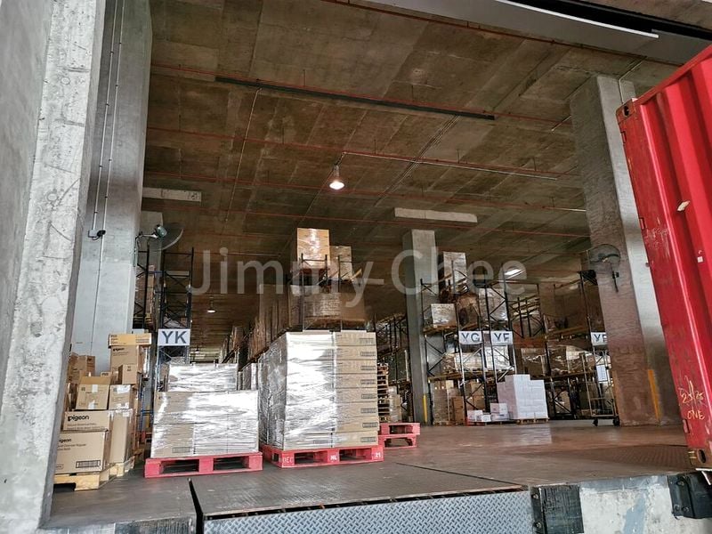 Warehouse for Rent: 9m High Ramp Up | 17 Dedicated Bays, Corner Unit with Mezz Office - Image 3