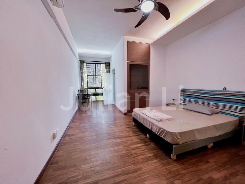 2 Bed Condo for Sale in  Warner Court - Image 8