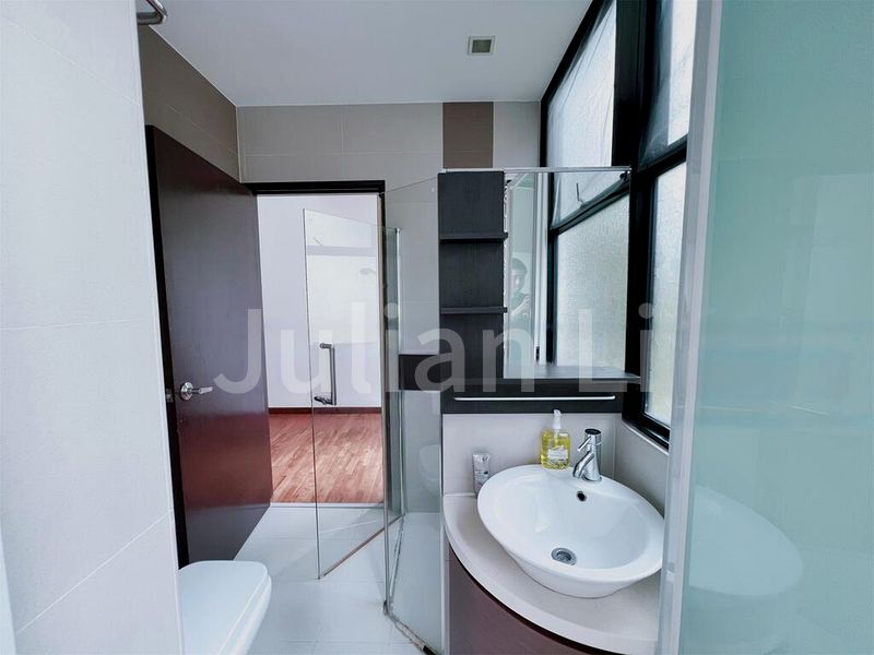 2 Bed Condo for Sale in  Warner Court - Image 4