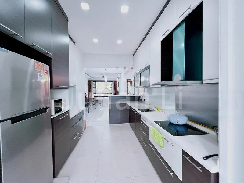 2 Bed Condo for Sale in  Warner Court - Image 5