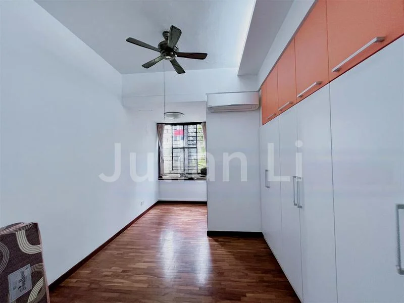 2 Bed Condo for Sale in  Warner Court - Image 6