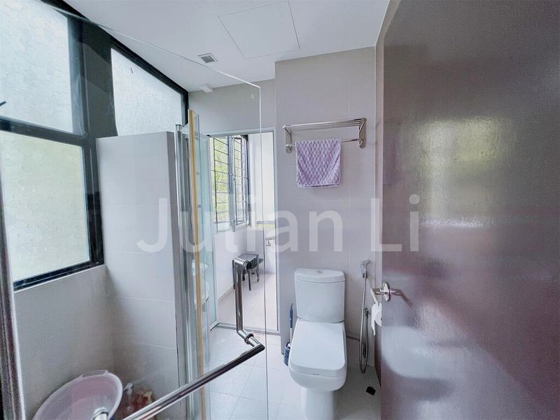 2 Bed Condo for Sale in  Warner Court - Image 7