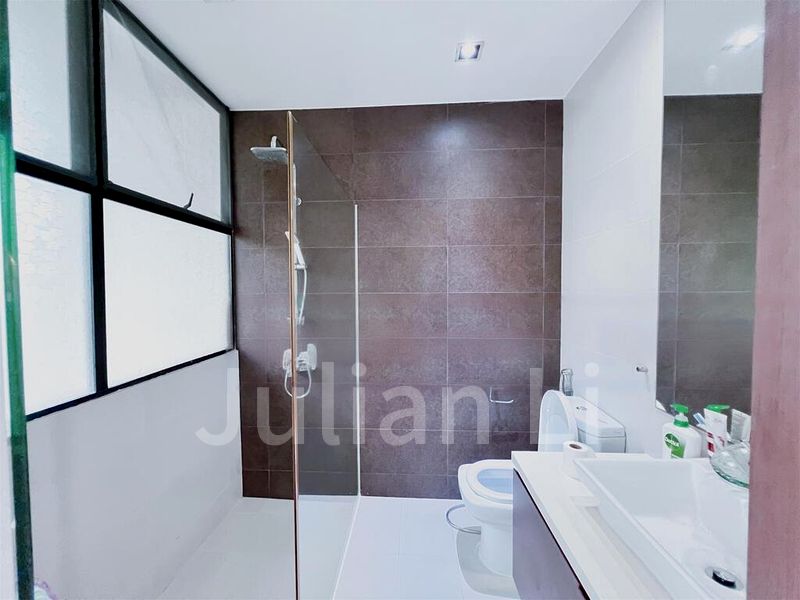 2 Bed Condo for Sale in  Warner Court - Image 9