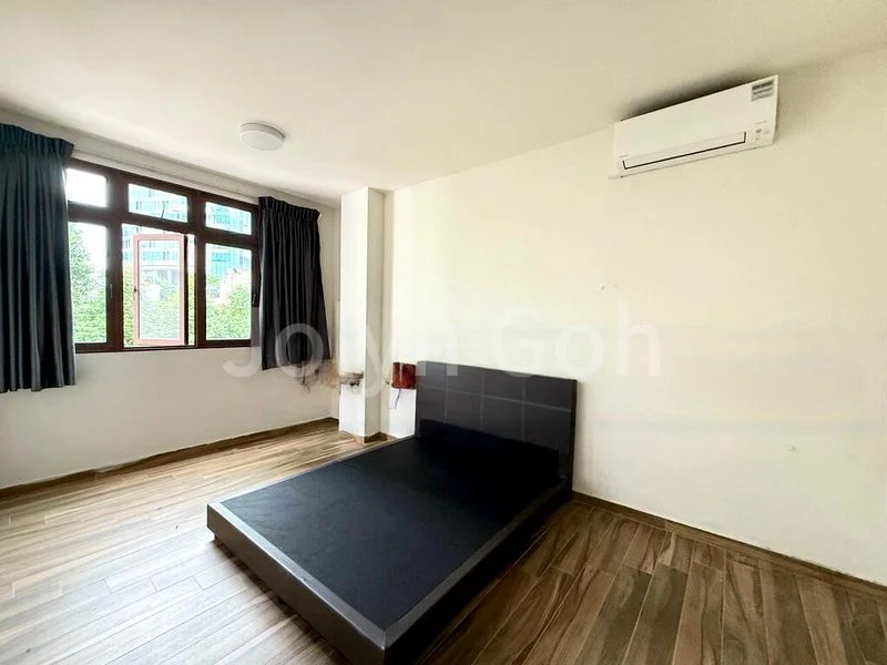 8 Bed Terraced House (Landed) for Rent in Sturdee Road - Image 1