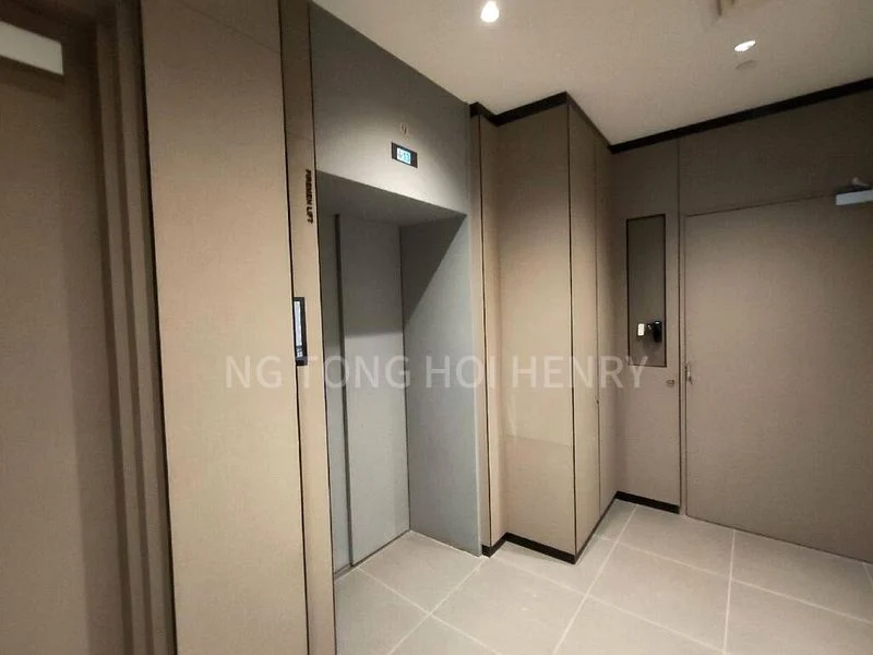 Office for Rent: The Heeren - Image 1