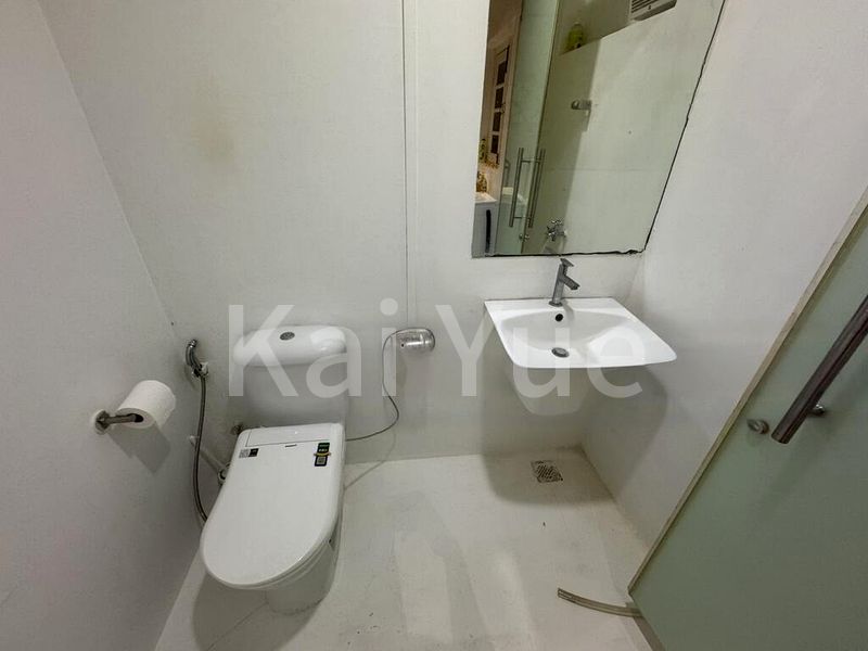 Shop / Shophouse for Rent: Ground-floor shophouse near CBD MRT - Image 4