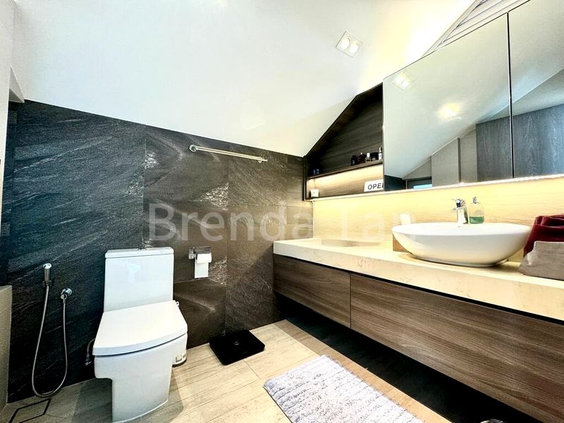 7 Bed Bungalow (Landed) for Sale around  Paradise Island - Image 11