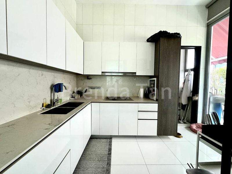 7 Bed Bungalow (Landed) for Sale around  Paradise Island - Image 4