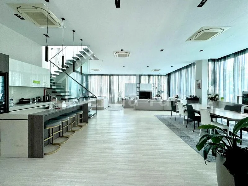 7 Bed Bungalow (Landed) for Sale around  Paradise Island - Image 1