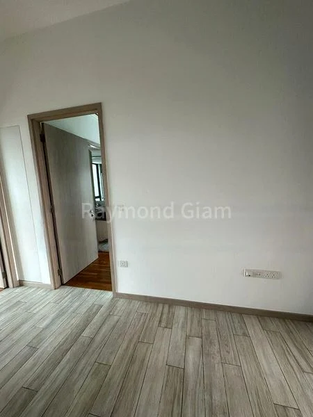 Office for Rent: Tradehub 21 - Image 5