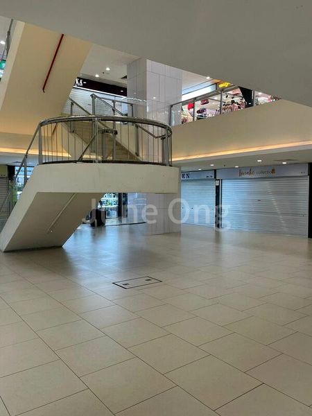 Mall Shop for Sale: Lucky Plaza - Image 3