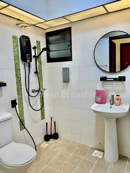 3 Room (3A) HDB for Rent in  181B Boon Lay Drive - Image 2
