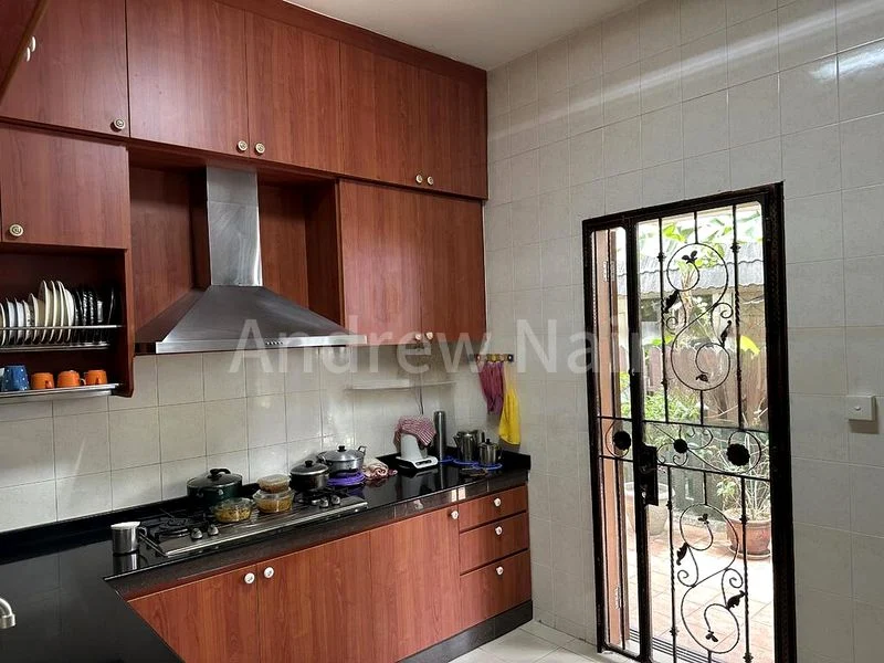 6 Bed Semi-Detached House (Landed) for Sale in Siew Lim Park - Image 4