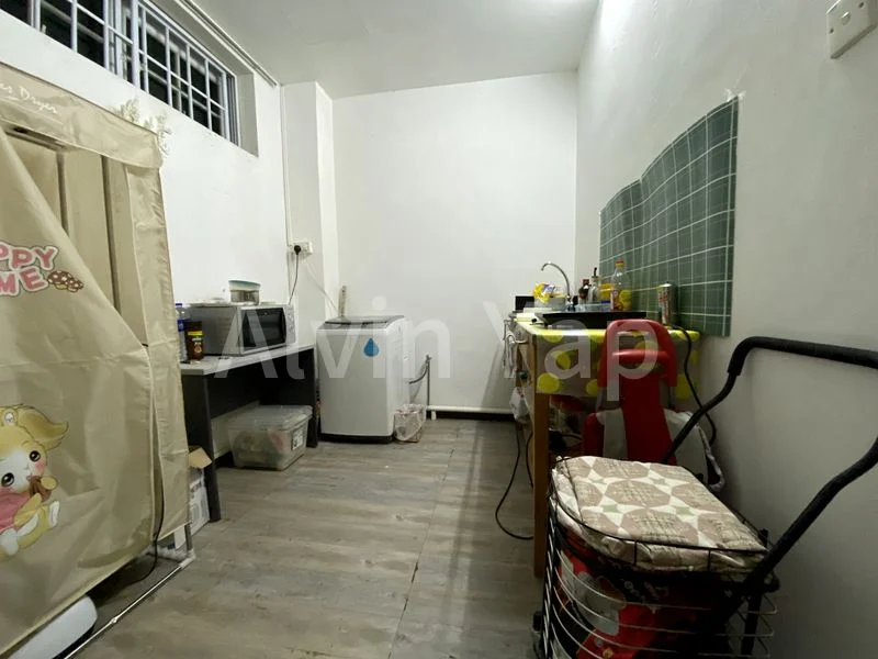 Master Room (Landed) for Rent in Hong Heng Terrace - Image 4