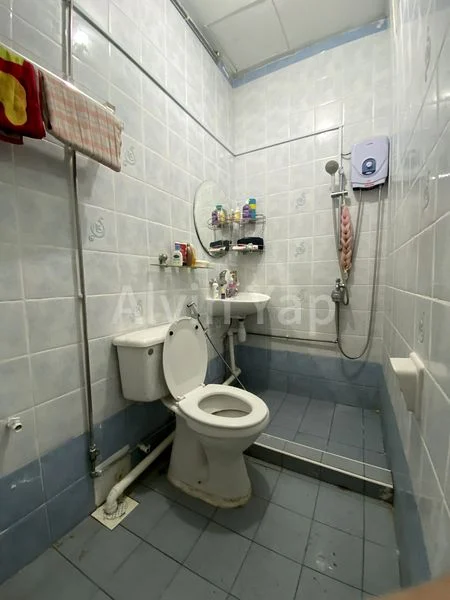 Master Room (Landed) for Rent in Hong Heng Terrace - Image 1