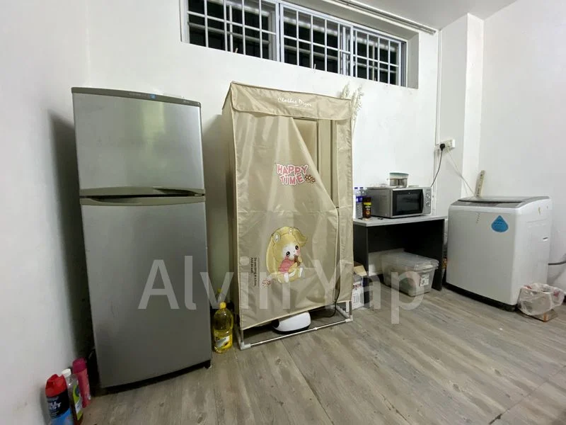 Master Room (Landed) for Rent in Hong Heng Terrace - Image 3