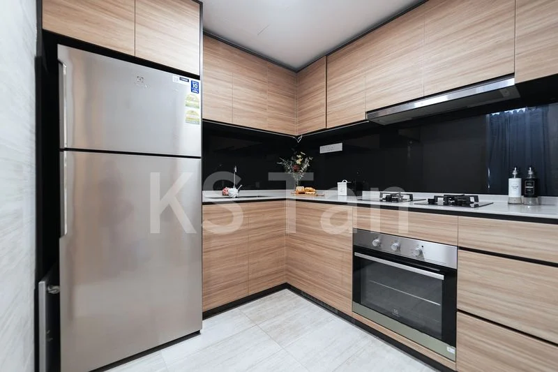 3 Bed Condo for Sale in  Midwood - Image 3