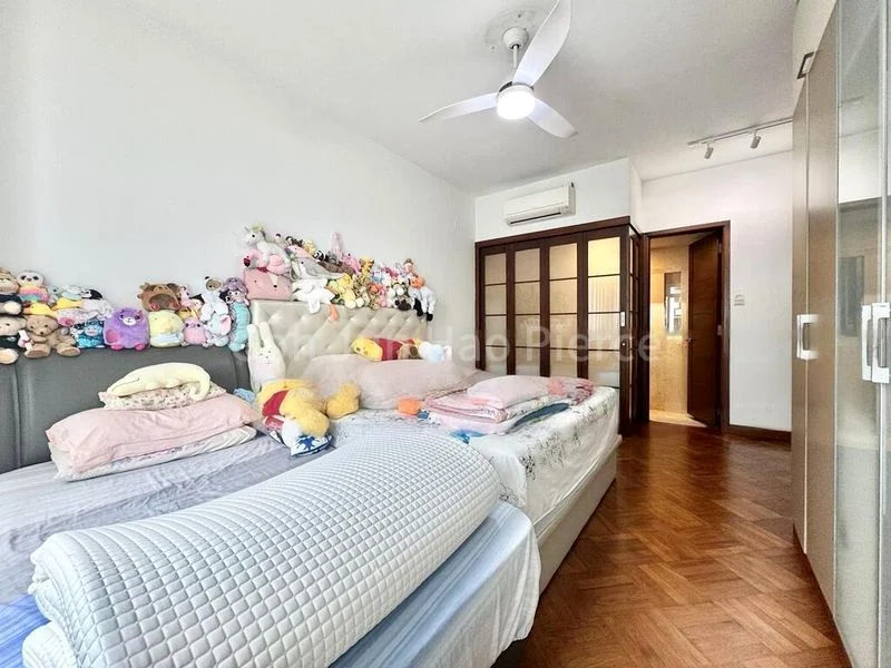 3 Bed Condo for Sale in  Hillington Green - Image 4