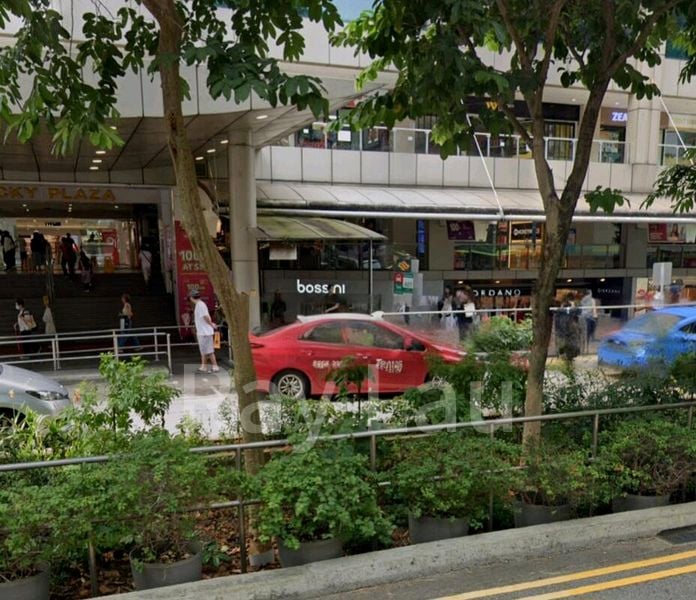 Shop / Shophouse for Rent: Lucky Plaza - Image 1