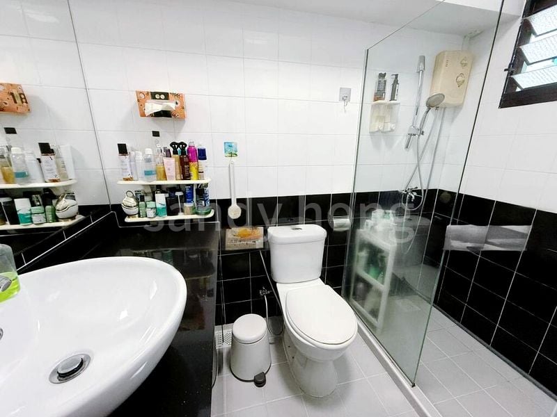 Executive HDB for Sale in 626 Jurong West Street 65 - Image 9