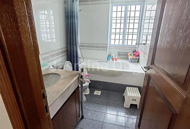 5 Bed Semi-Detached House (Landed) for Rent in Gentle Villas - Image 14