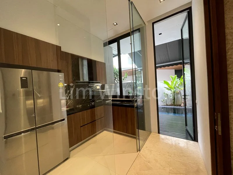 6 Bed Terraced House (Landed) for Rent in  Chancery Lane - Image 5