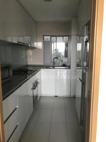 3 Bed Condo for Rent in  The Scala - Image 5