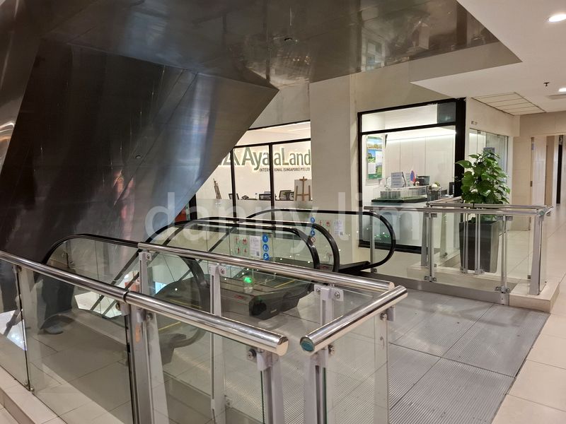 Shop / Shophouse for Rent: Lucky Plaza - Image 3