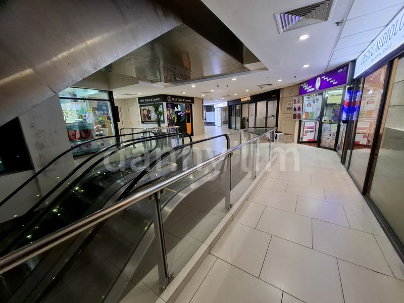 Shop / Shophouse for Rent: Lucky Plaza - Image 2