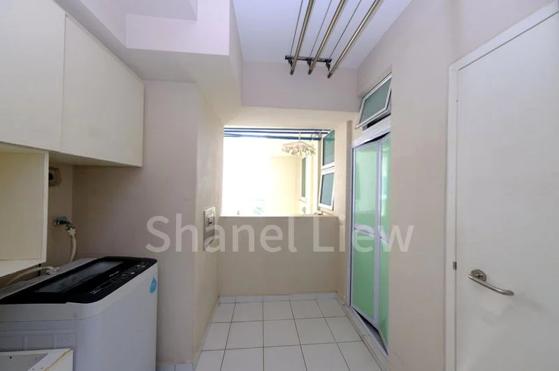 3 Bed Condo for Rent in  The Esparis - Image 10