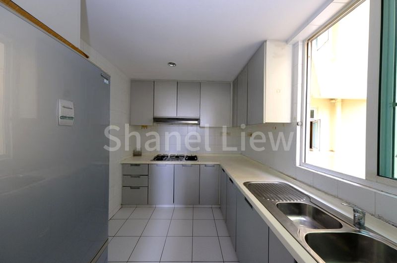 3 Bed Condo for Rent in  The Esparis - Image 11