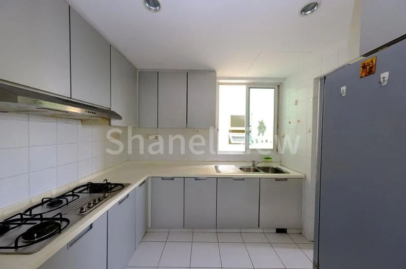 3 Bed Condo for Rent in  The Esparis - Image 8