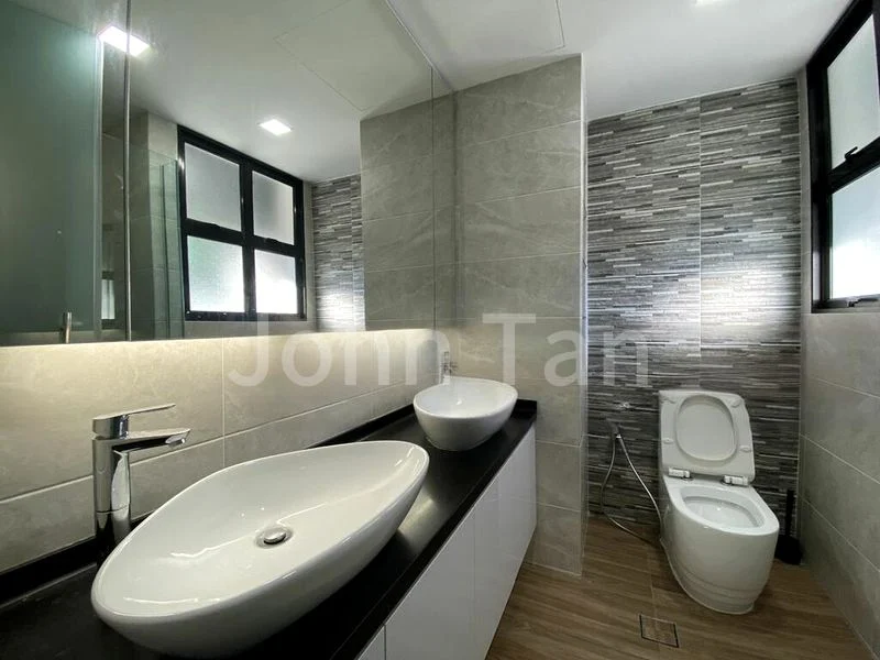 4 Bed Walk-up Apartment (Condo) for Rent in  Thomson Hills Estate - Image 6