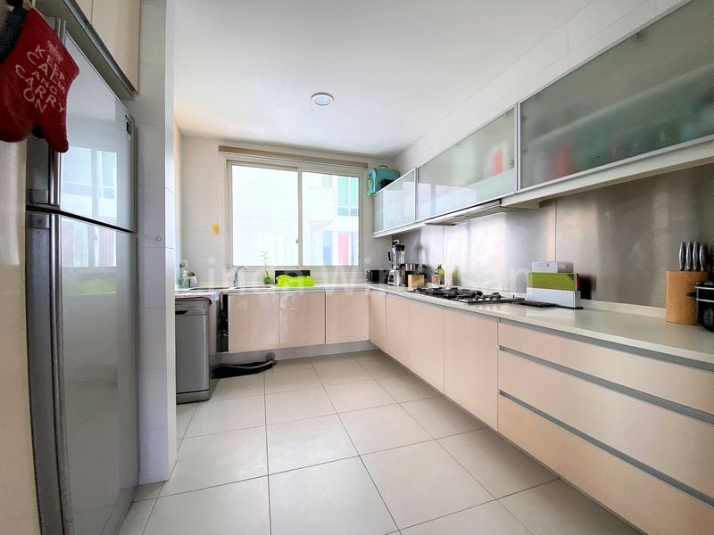 4 Bed Condo for Rent in The Sea View - Image 4